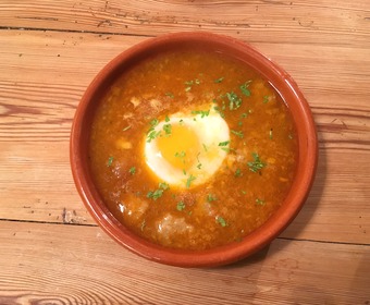 En god och värmande soppa för små plånböcker Vitlökssoppa sopa de ajo PS