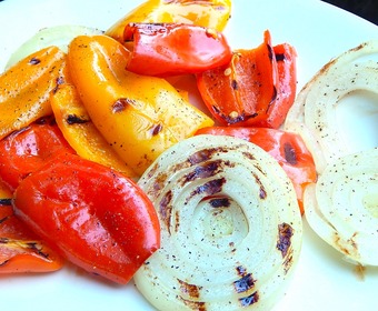 Grillglöd ger godre grönsaker Grillade grönsaker